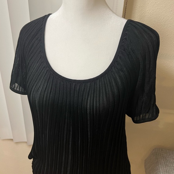 WHITE HOUSE BLACK MARKET TOP SIZE M. - Picture 2 of 12